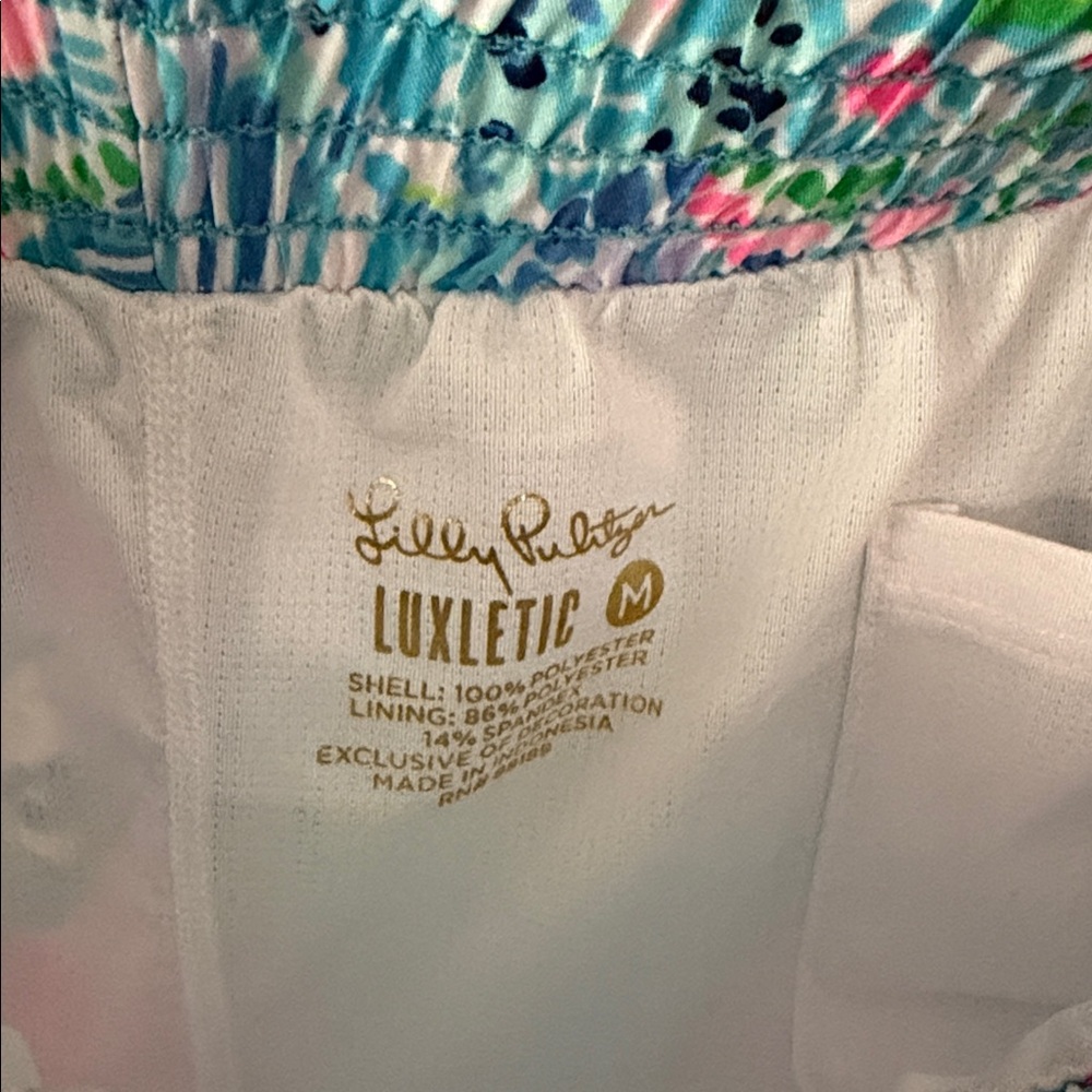 Lilly Pulitzer Ocean View Luxletic Shorts M - Picture 2 of 4